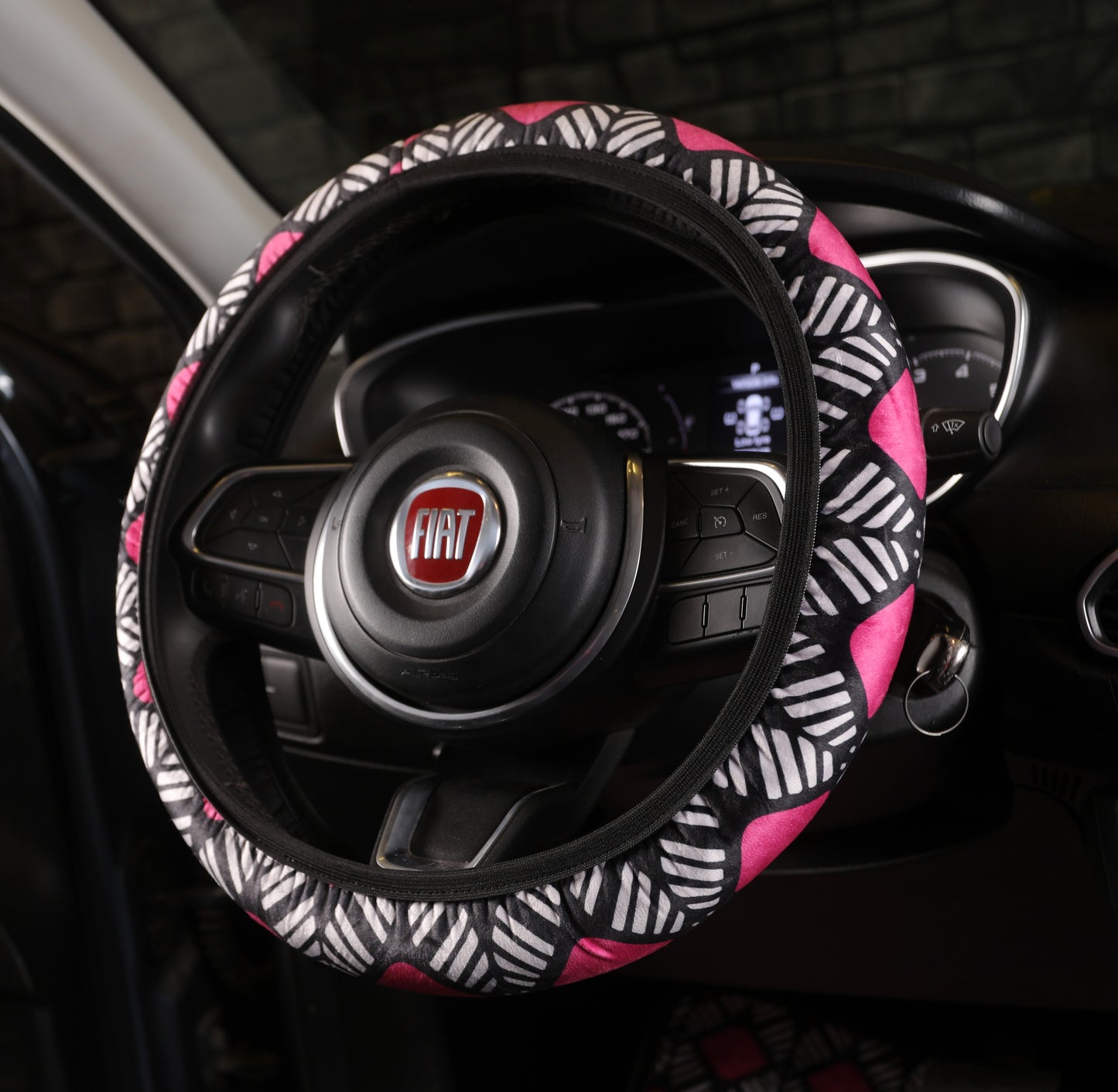 Flamin' Pink - Steering wheel